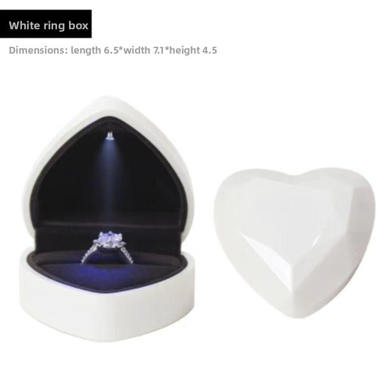 High-end heart-shaped diamond ring box with led light, single pair of painted jewelry boxes, jewelry storage pendant jewelry boxes heart-shaped diamond white ring box; 7*6.5* 4.3cm