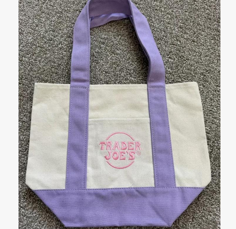 Trader Joe'S Women'S Floral Tote Bag - Stylish & Spacious Beach Bag, Perfect For Summer Vacations, Shopping & Casual Outings