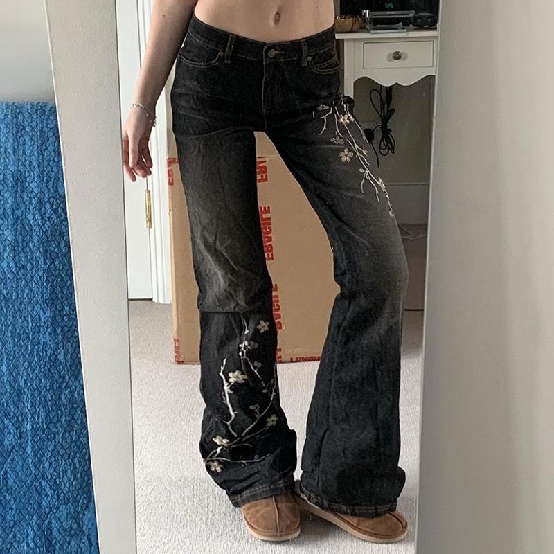 Floral Embroidery Jeans Vintage 2000s Low Rise Flared Jeans Women Retro Y2k Baggy Denim Pants High Street Basic Trousers