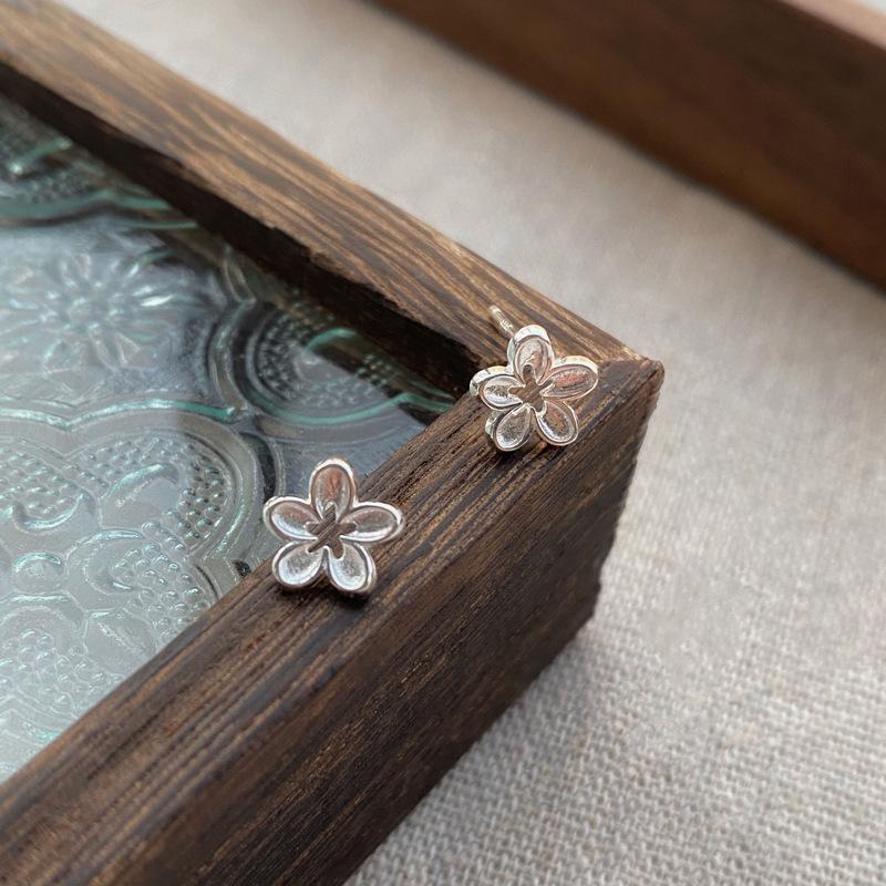 S999 Sterling Silver Small Flower Stud Earrings for Women - Simple, Fresh, and Sweet Design
