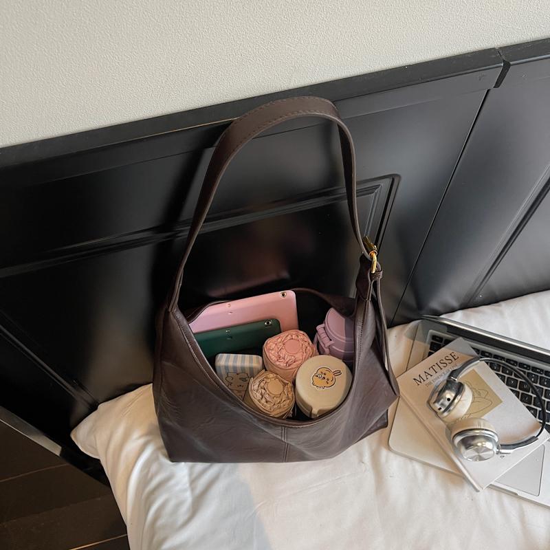 Vintage Commuter Large Capacity Bag Women's Soft Leather Shoulder Bag Underarm Tote Bag
