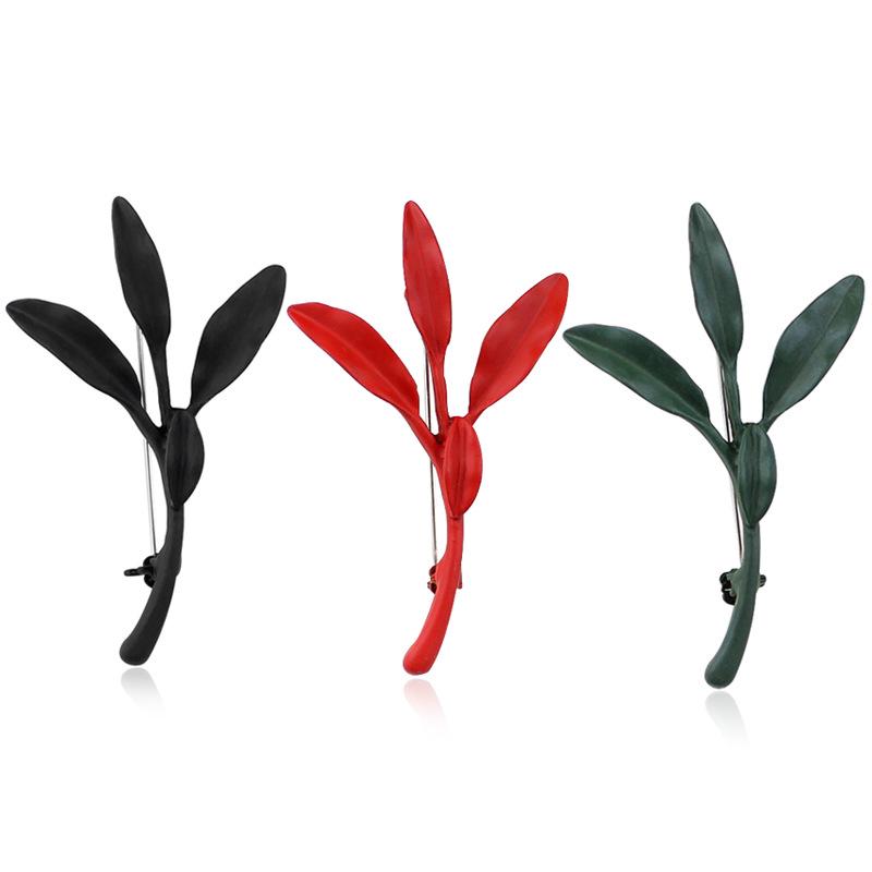 Elegant Tea Leaf Brooch: Three-Dimensional Plant Badge
