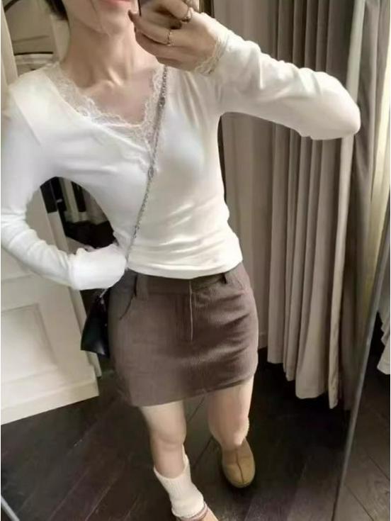 Korean Style Brushed Velvet V-Neck Lace Trim Slim Fit Women's Top