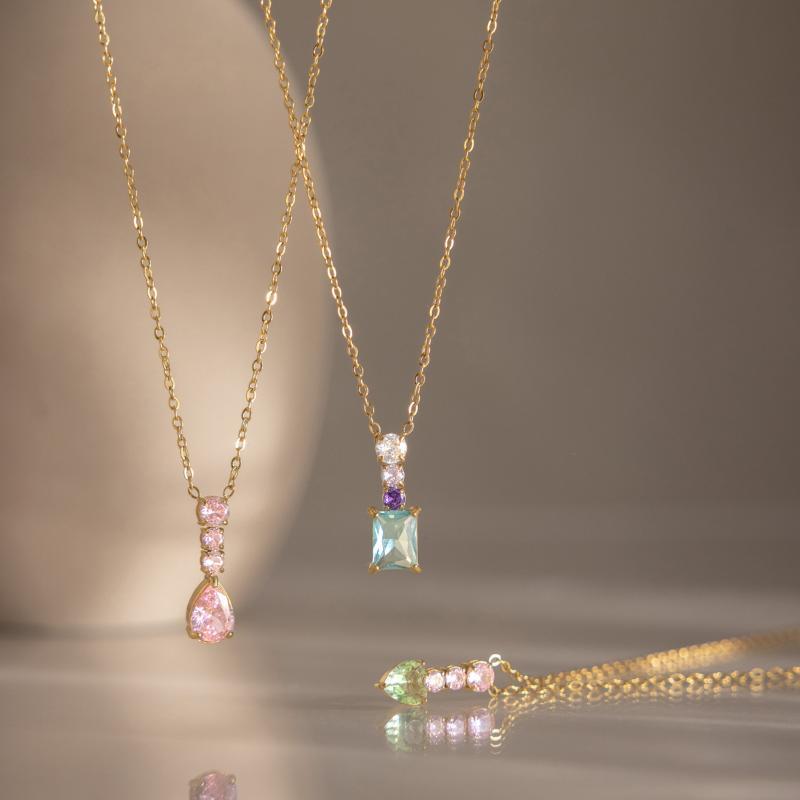 Women's Shiny Zircon Heart Pendant Necklace Sweet Color Geometric Gold PVD Plated Suitable for Graduation Gift