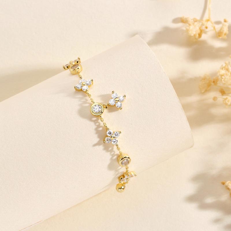 

Браслет Четырехлистный клевер Женская мода Легкая роскошь Нишевый Высококлассный Ins Ветер Регулируемый Браслет Ювелирные изделия Женские