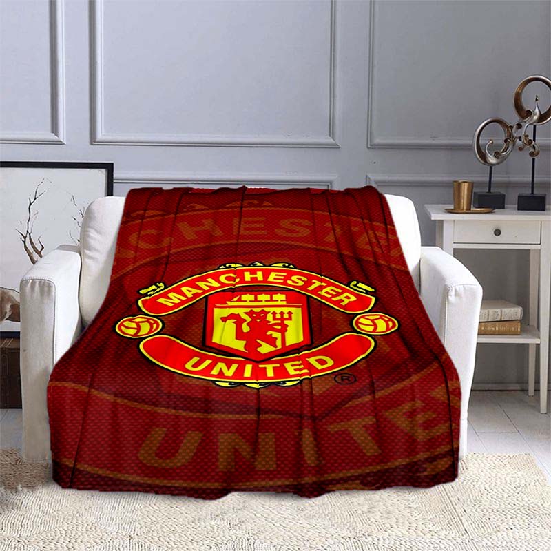 Football-themed Flannel Blanket for Living Room and Bedroom, Featuring The Manchester United Football Club Logo Print.