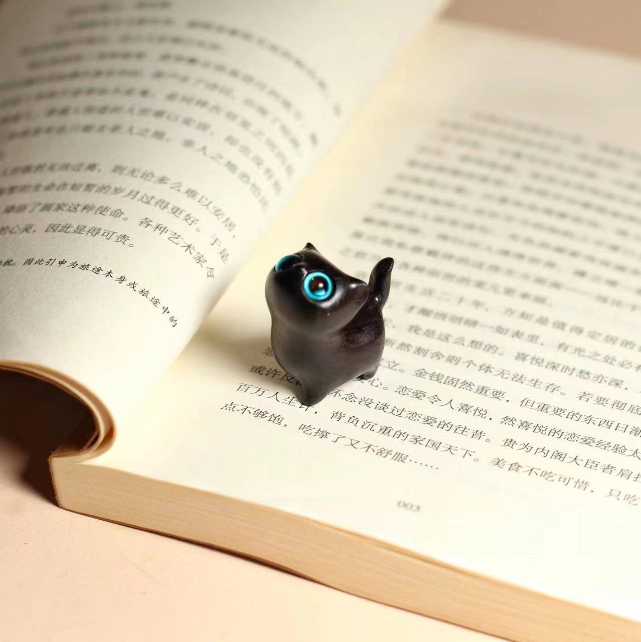 

Красочные деревянные резные фигурки: Очаровательные мини-фигурки кошек из дерева