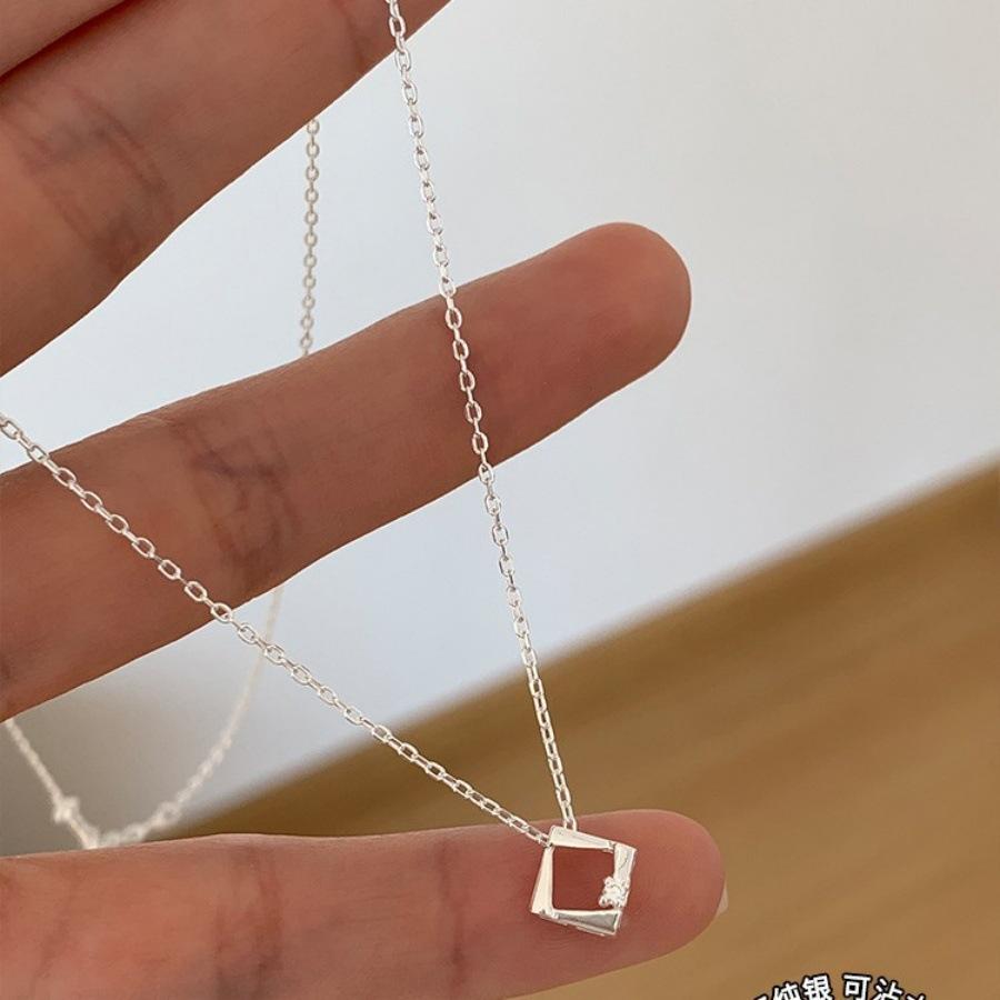 Korean version of simple square geometric necklace women's daily collarbone chain accessories