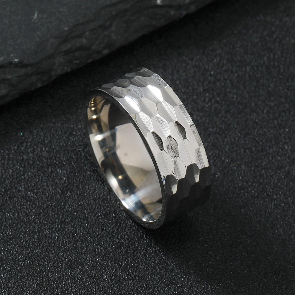 18 Karat Goldbeschichteter Edelstahl Ring mit Polka-Dot-Index – Hip-Hop-Mode Titan Schmuck
