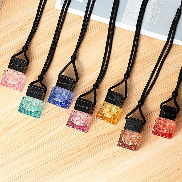 Auto Essentiële Olie Diffuser Geur Luchtverfrisser Geur Parfumflesje Ornament Hangend Lege Fles Interieur Accessoire