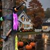 Stor Kræsjende Heks Inn i Tre Halloween Dekorasjon Ute Flygende Heks Treffer Tre Rekvisitt for Utendørs Gård Hage Plen Veranda Dekor