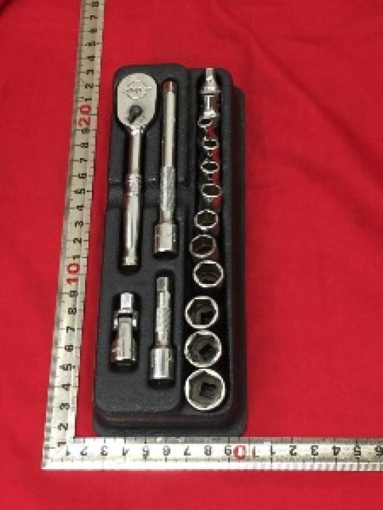 

Snap On 117TMM - 1/4 Drive 17 Pc Metric Shallow 6Pt Starter Set NEAR MINT