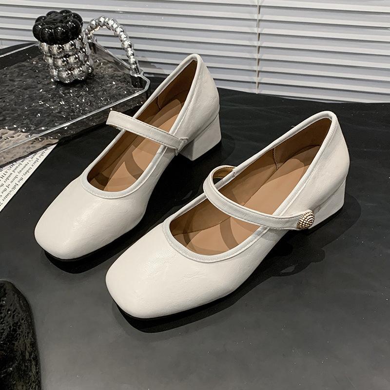 Retro style thick heel Mary Jane shoes women's 2025 new one-word buckle shallow mouth single shoes small leather shoes niche temperament advanced