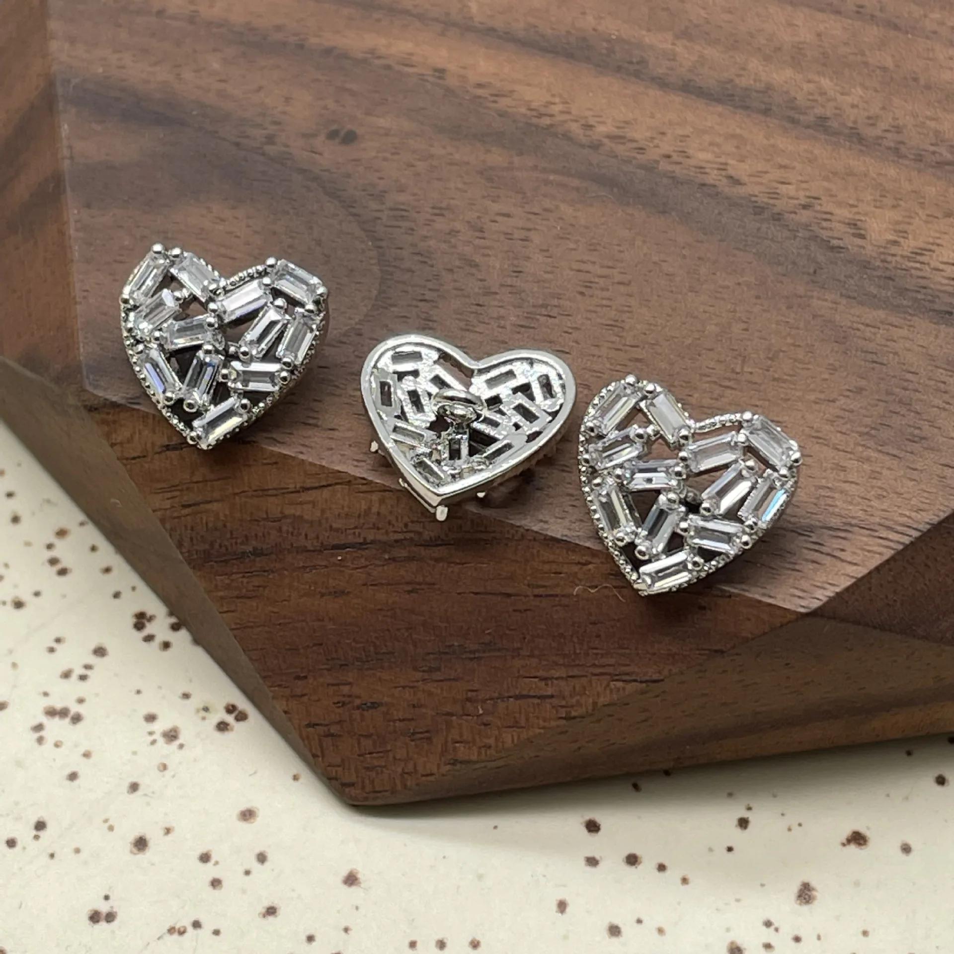 

5pcs Heart-shaped Micro-inlaid Zircon Buttons Luxury Copper-plated Jewelry Buttons Sewing for Cashmere Knit Cardigan 20L 13.0 MM срібний