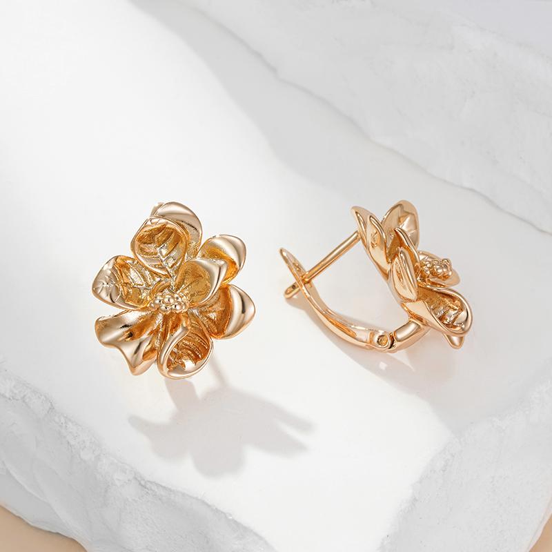 Einzigartige glänzende Hängeohrringe für Damen Mode Roségoldfarbenes Metall Blume Hohe Qualität Täglicher feiner Schmuck