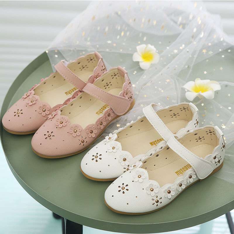 New spring girls hollow flower princess shoes soft sole baby shoes Korean version small leather shoes single shoes dance shoes