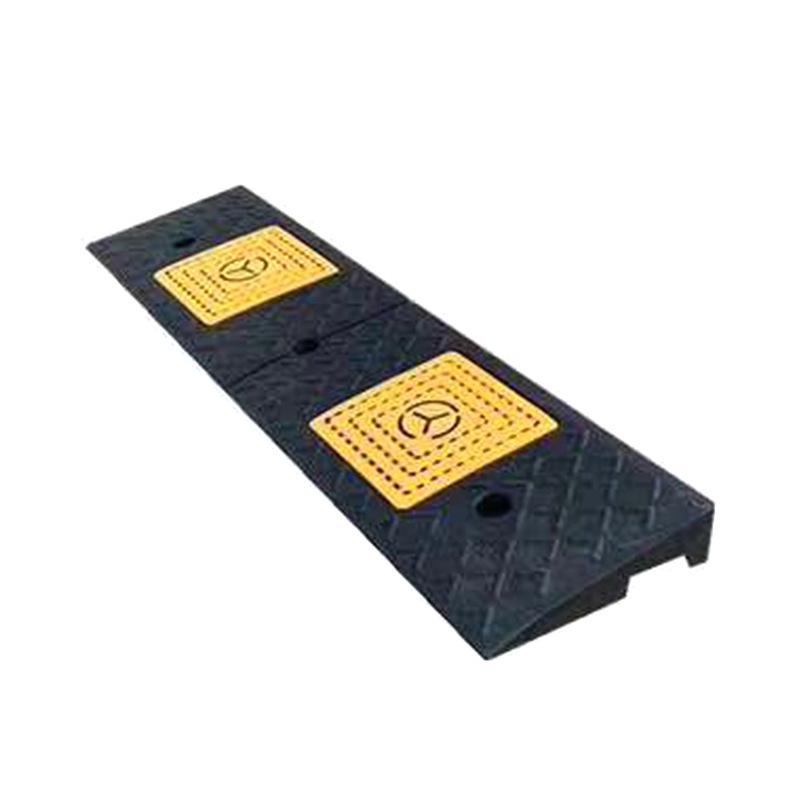 Rubber-Plastic Car Ramp: Slope Mat, Curb Edge, Uphill Climb, Triangle Speed Bump
