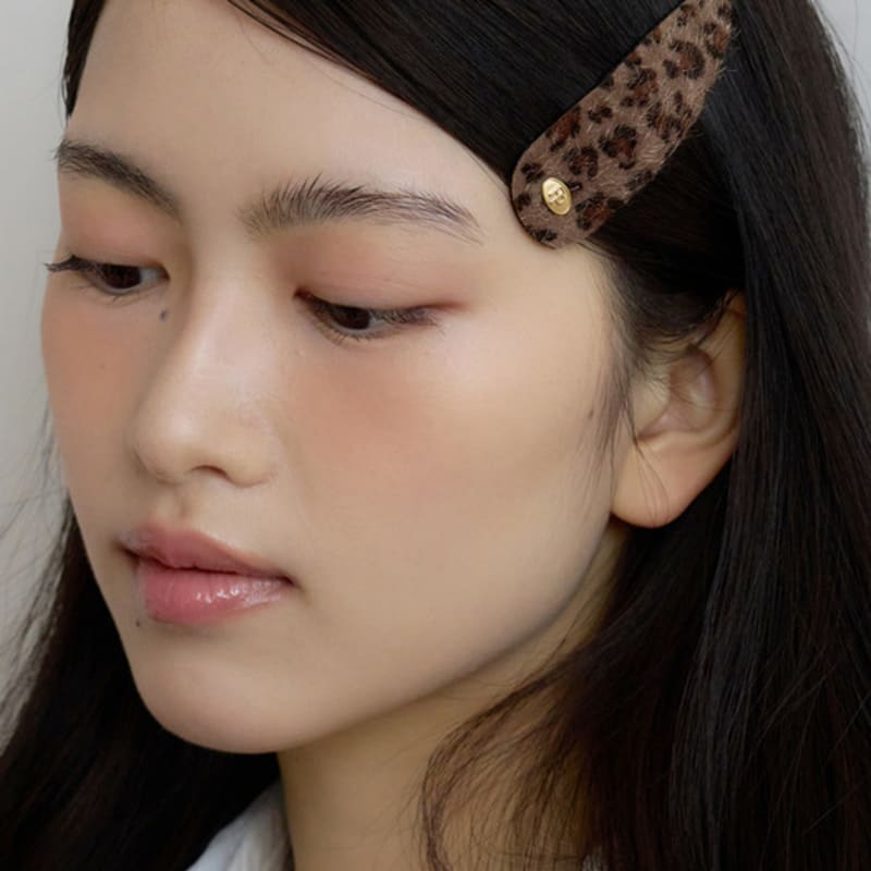 

FANTASTIC PLANET leopard boucle hair pin leopard boucle hair pin