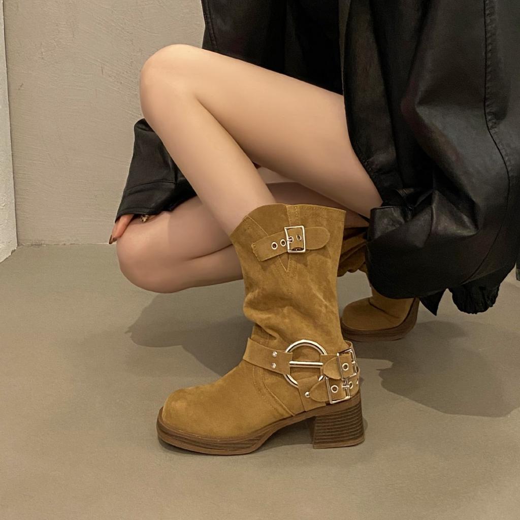 2025 Stapelstiefel Damen Grober Absatz Western Cowboy Stiefel Mittelhoher Schaft Runde Stiefel Wildleder High Heel Stiefel Metallbesatz