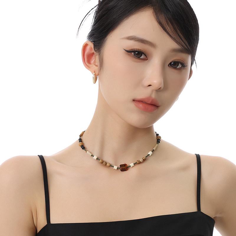 Natural Stone Retro Beaded Necklace: Women's Luxury Clavicle Chain, New Chinese Style, Trendy National Aesthetic Accessory