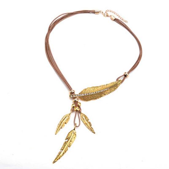 Collar de cuerda de cuero sintético con colgante de plumas de diamantes de imitación bohemios para mujer, joyería