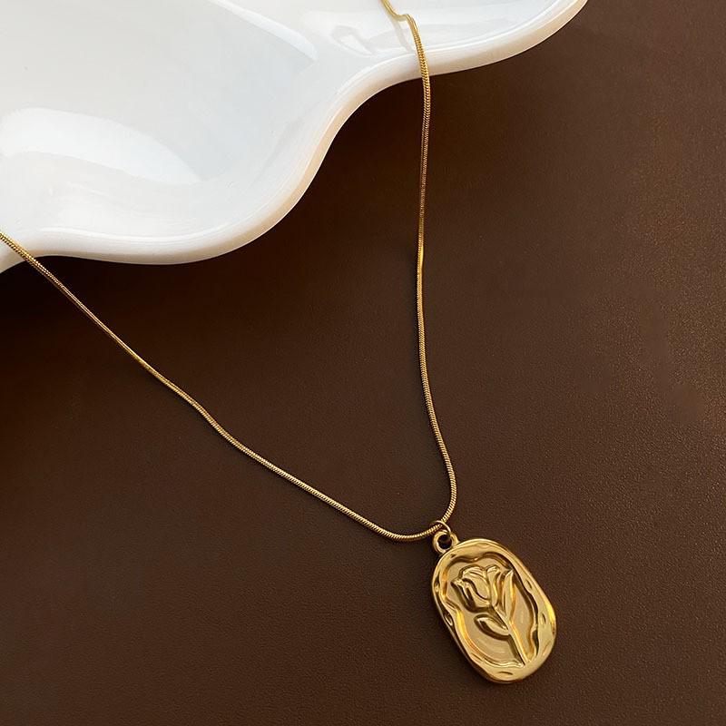2025 Women's Titanium Steel Necklace: Light Luxury, Clavicle Chain, Non-Fading High-End Accessory