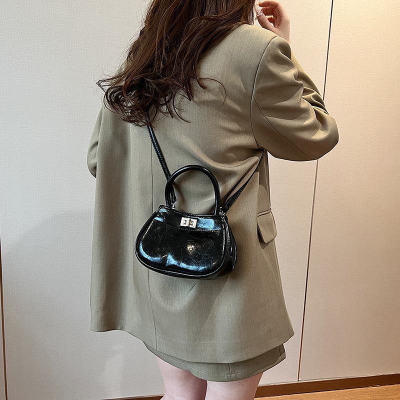 Hand Carry Women's New Fashion Versatile Shoulder Bag Casual Women's Bag