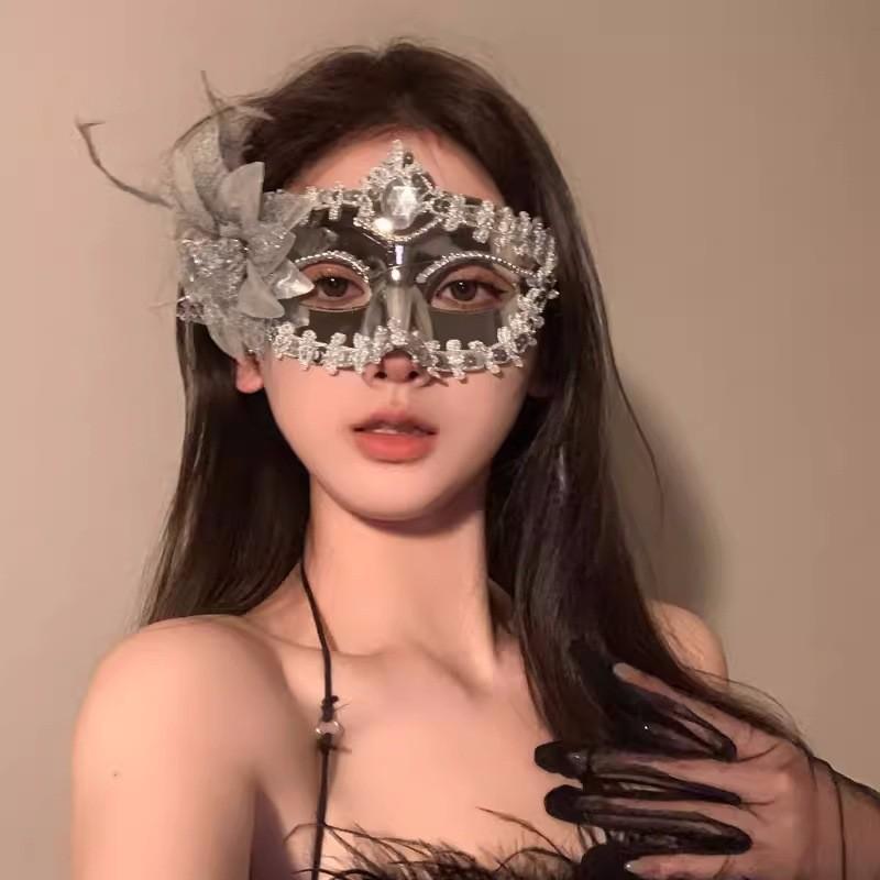Halloween mask costume party with makeup costume-cosmetically transformed face mask, costume accessories,half-face lace-edged feather headpiece,mask