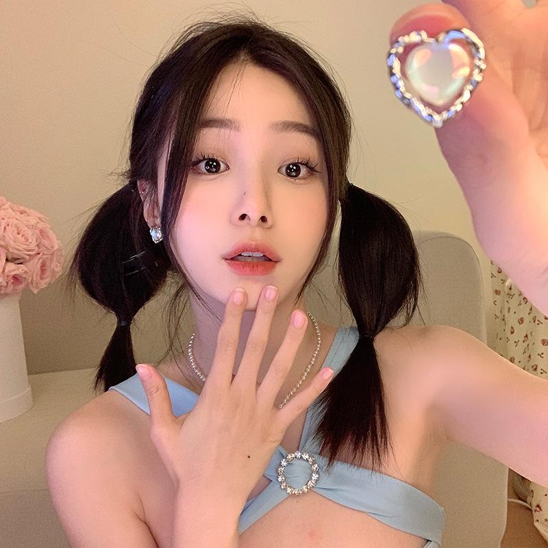 

Серьги-сердечки «Белый лунный свет» для женщин - Металлические пусеты и клипсы высокого класса, Не требуют прокола, Дизайн 2024