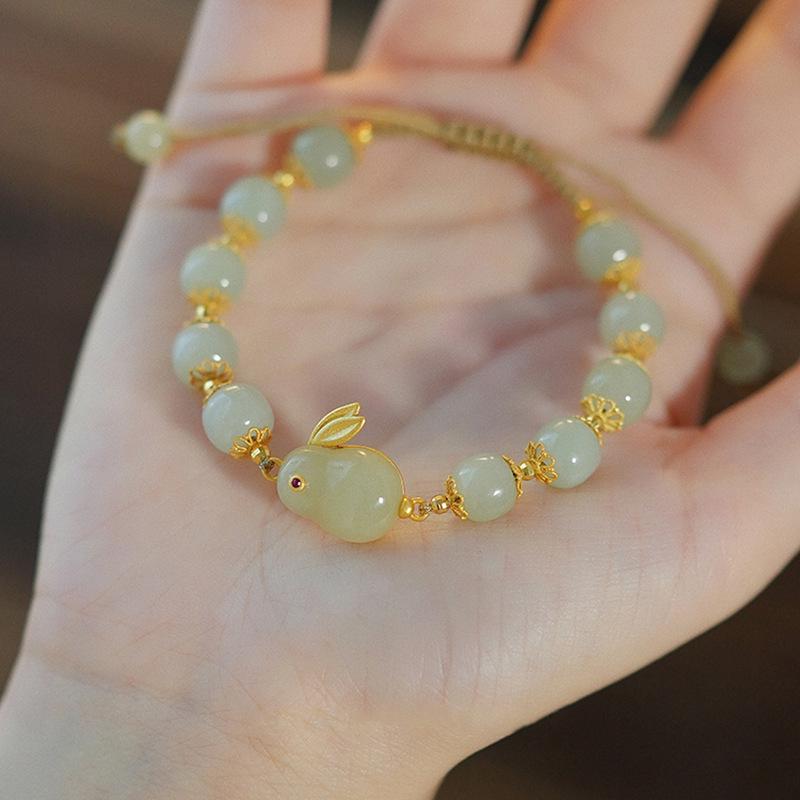 

Браслет из нефрита Хэтянь с кроликом для женщин - Ювелирное украшение с благословением года Кролика и карточкой Бэнминнянь