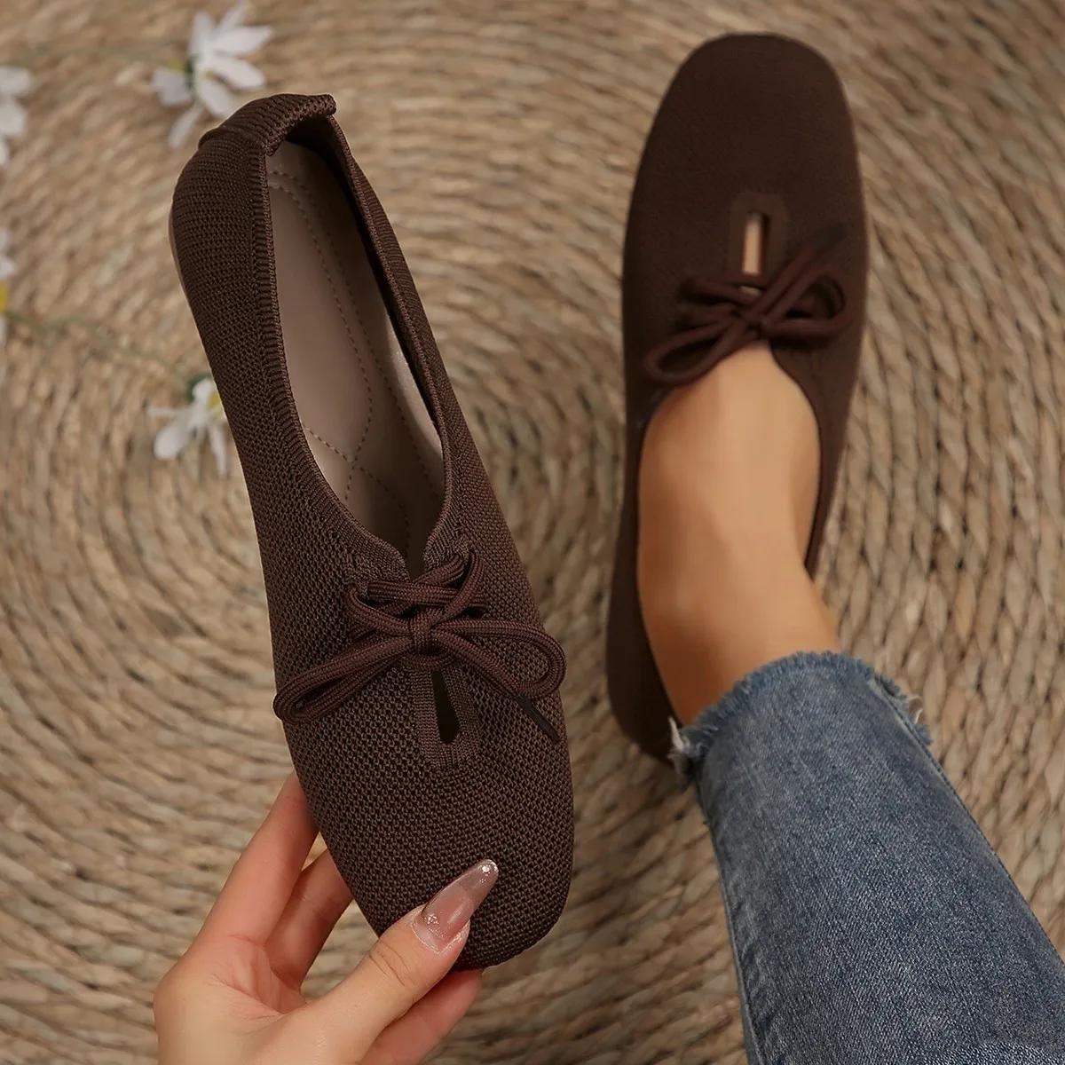 

2024 Весна/Лето/Осень Новые европейские и американские туфли большого размера 43 с круглым носком и плоской подошвой, женские повседневные туфли с закрытым носком 42 коричневый