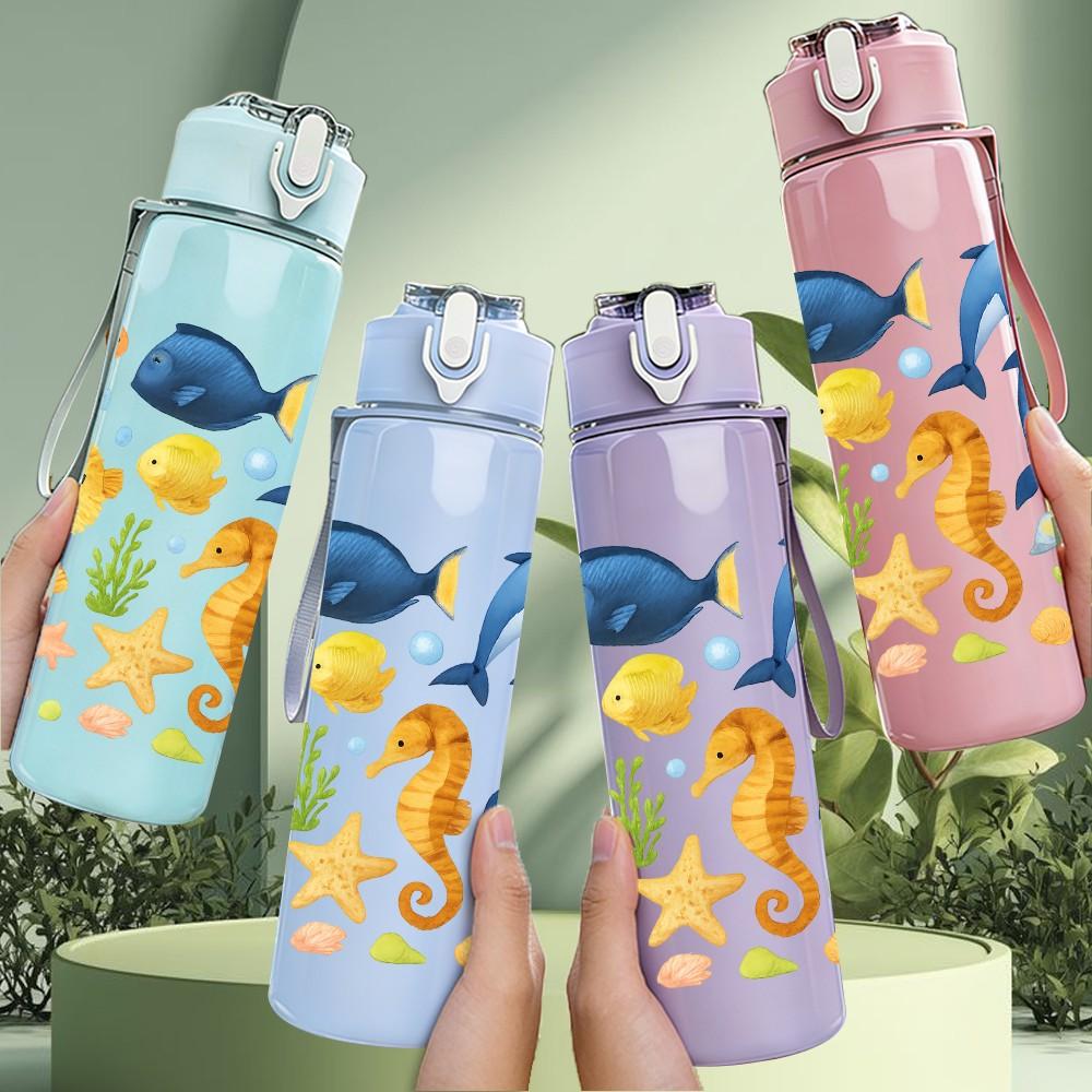 1 Stück Ozean Meeres Tier Muster 750ml Farbe Kunststoff Sport Wasserflasche Auslaufsicher Klappdeckel mit Strohhalm Geeignet für Sport Büro Zuhause