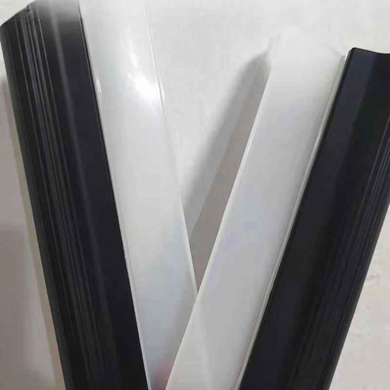 

1 шт. Маленький мягкий силиконовый скребок черного цвета для протирки автомобильных стекол, уборки дома, кухни, туалета