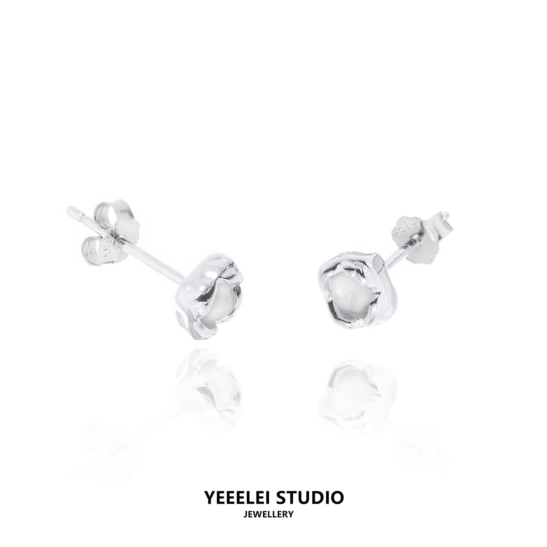 

Gentle Breeze Series: Original 925 Stud Earrings - Cool Moon Caress Design