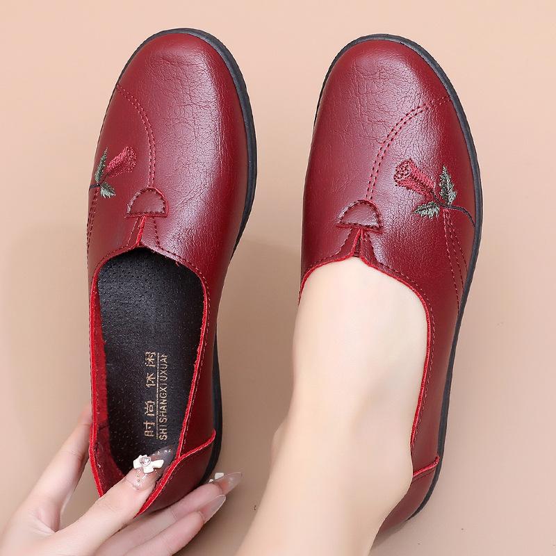 Middle-aged and Elderly Women's Spring and Autumn Floral Embroidered Comfortable Slip on Shoes Mom's Soft Sole Loafers Granny's Flat Non-slip Shoes