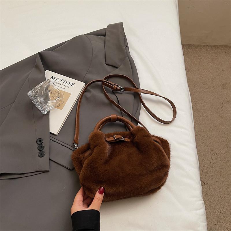 IELGY Ladies Handbag Autumn Winter Fashionable All-Match Cross-Body Plush Bag
