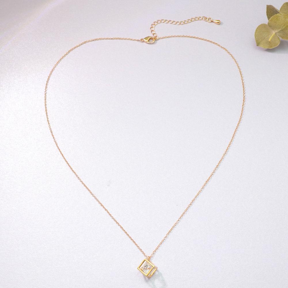 Light Luxury Versatile Fashion Love Cube Zircon Square Pendant Necklace High-end Collarbone Chain Women's Jewelry