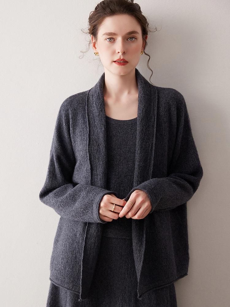 Women's Autumn/Winter Cashmere V-Neck Cardigan: Soft, Cozy, and Stylish Outerwear