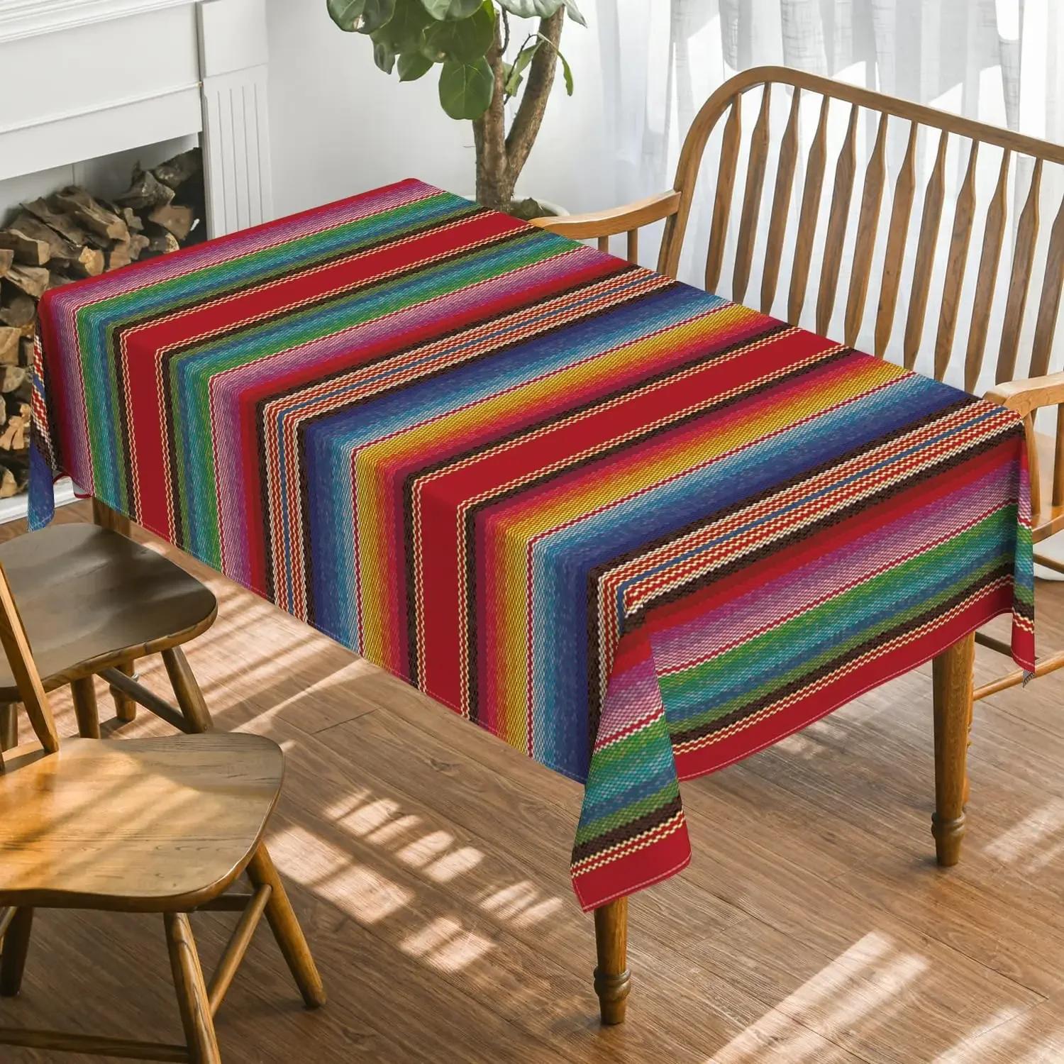 Gemaakt van premium polyester, dit tafelkleed heeft een fijne jacquardbinding, bloemenborduurwerk en uitgesneden patronen.. Het is hittebestendig en stofdicht. 100x160cm