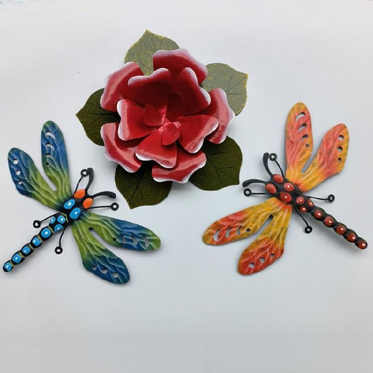 Metal Bee Wall Hanging Sculpture Indoor Outdoor Yard Sculpture Art Garden Statue