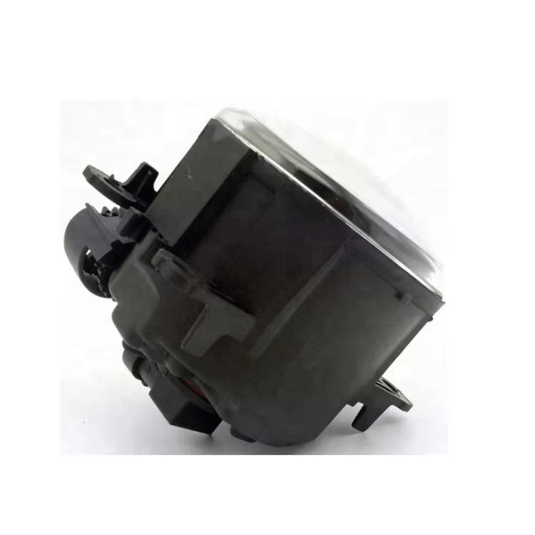 LR001587: Compatible Fog Light for 2010 Range Rover Sport