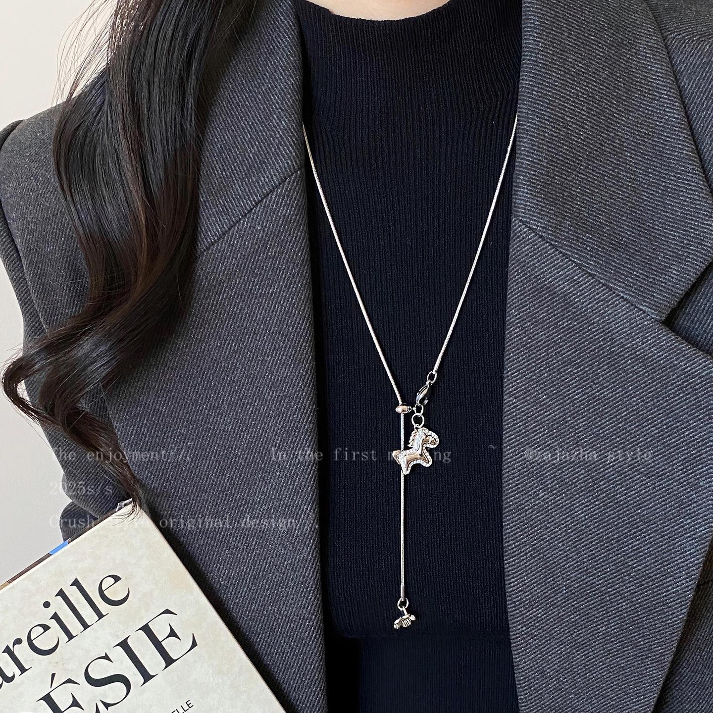 Новый 2025 года Изысканный Чокер с Маленькой Лошадкой - Универсальное, Высококачественное Модное Ожерелье