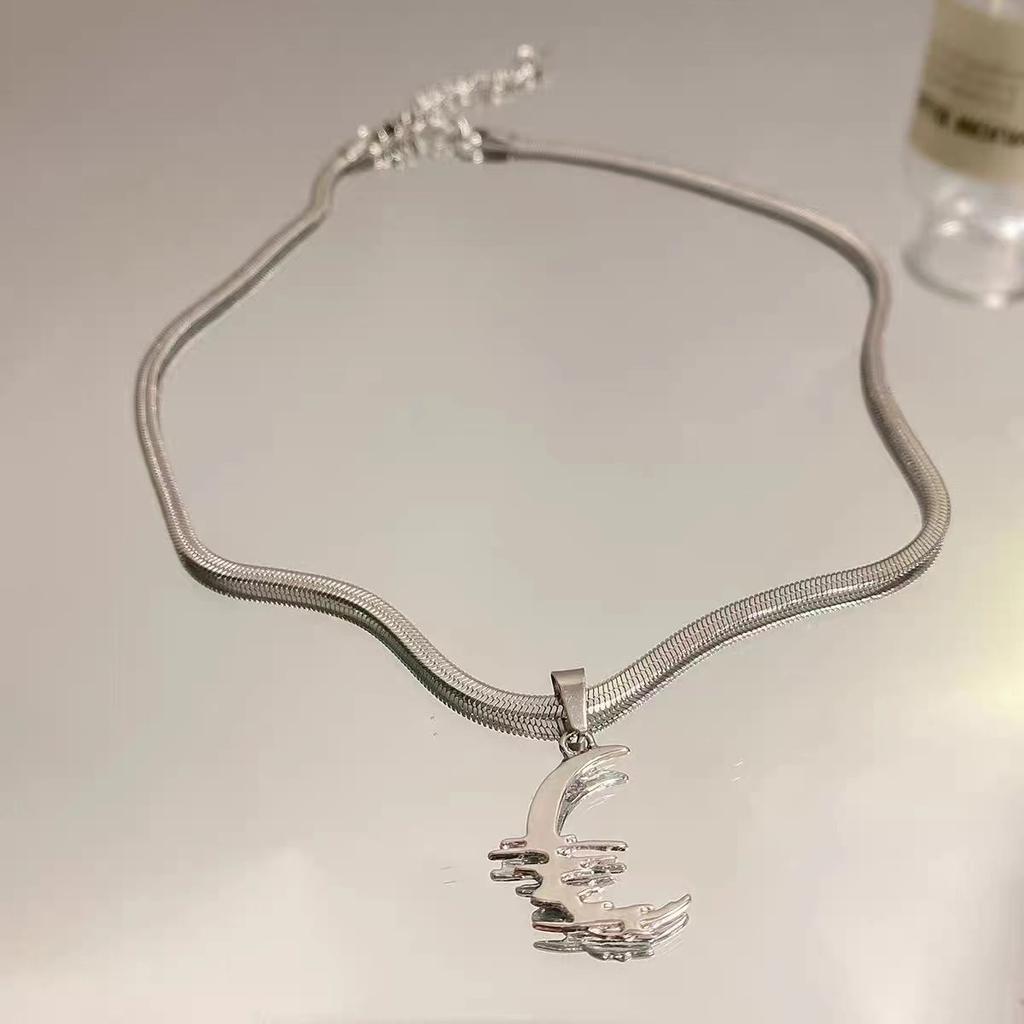 Moon collarbone chain Personality niche design Cold wind Versatile temperament Advanced sense Simple necklace Accessories collarbone chain