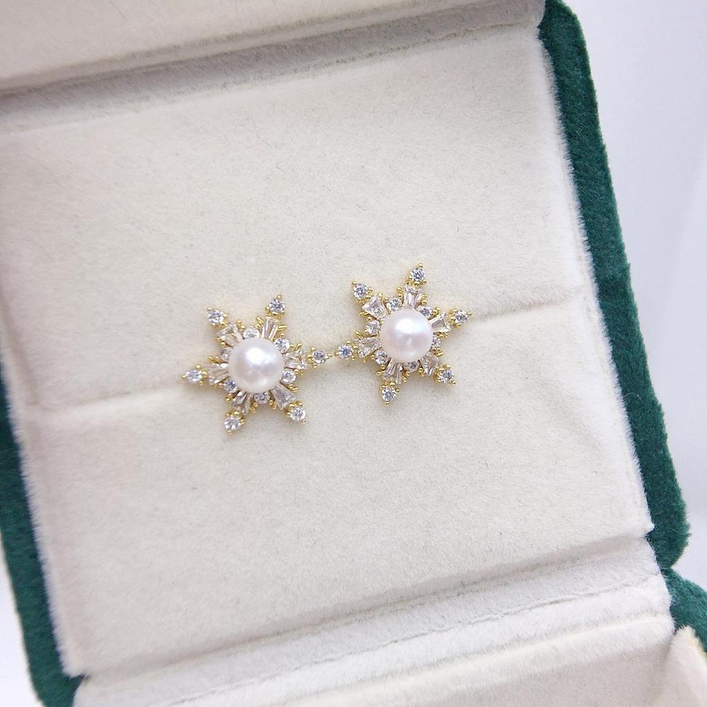 Elegant Snowflake Zircon Freshwater Pearl Stud Earrings