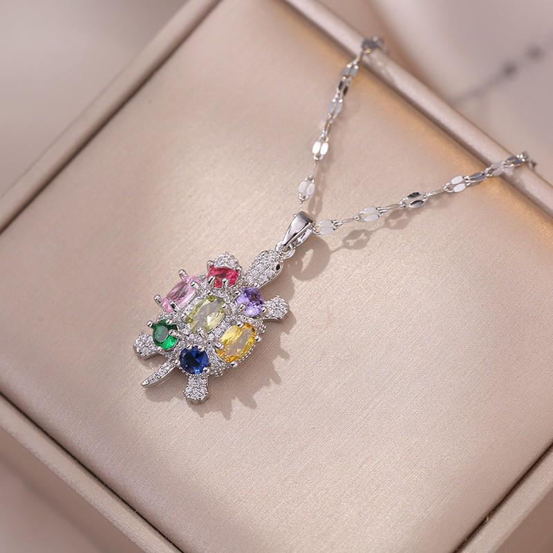 Women's Fashion Heart Pendant Necklace - Elegant, Simple Design, Versatile Clavicle Chain Jewelry