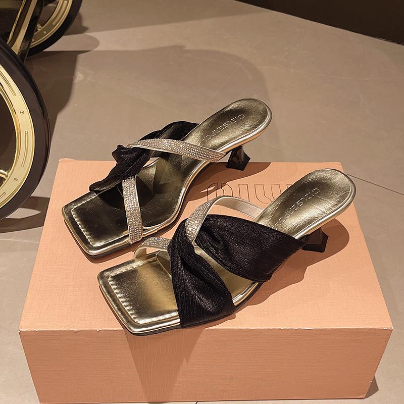 

Cross-strap square slippers for women to wear in the summer of 2024, the new Internet celebrity popular temperament versatile open-toed cool slippers 35 золотой