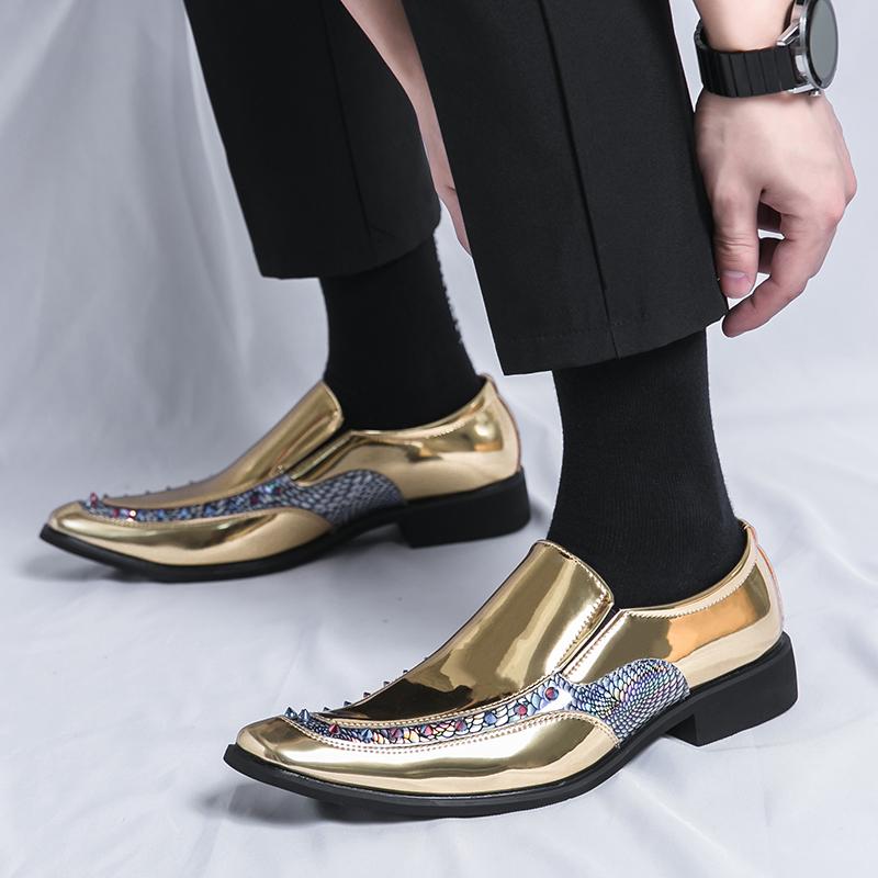 Fashion New Brand Designer Gentleman Pointed Toe Rivet Mixed Dress Shoes For Men Gold Black Wedding Loafers Zapatos Hombre