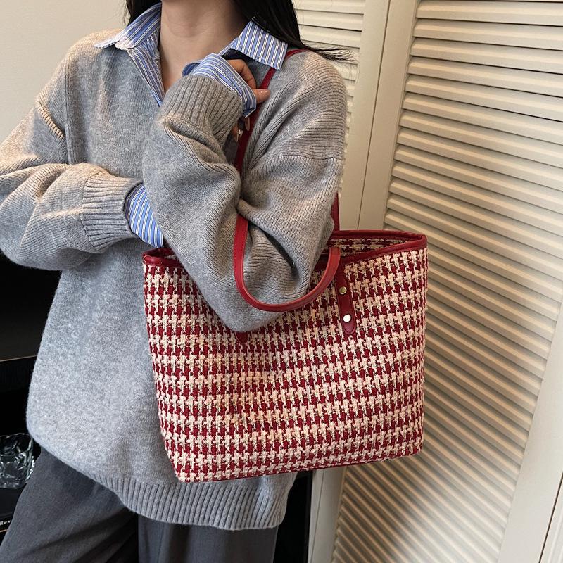 Women's Large Red Canvas Handbag - 2025 Stylish Single Shoulder Tote for Bridal Wedding Banquet