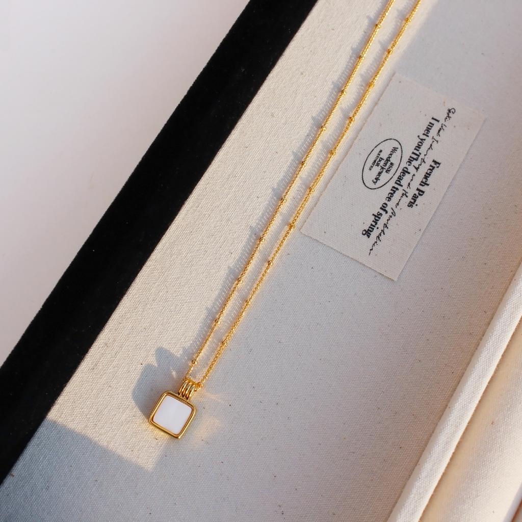 Star Same Square Malachite White Butterfly Shell Pendant Necklace Exquisite Small Gold Bead Fine Chain Collarbone Chain 749
