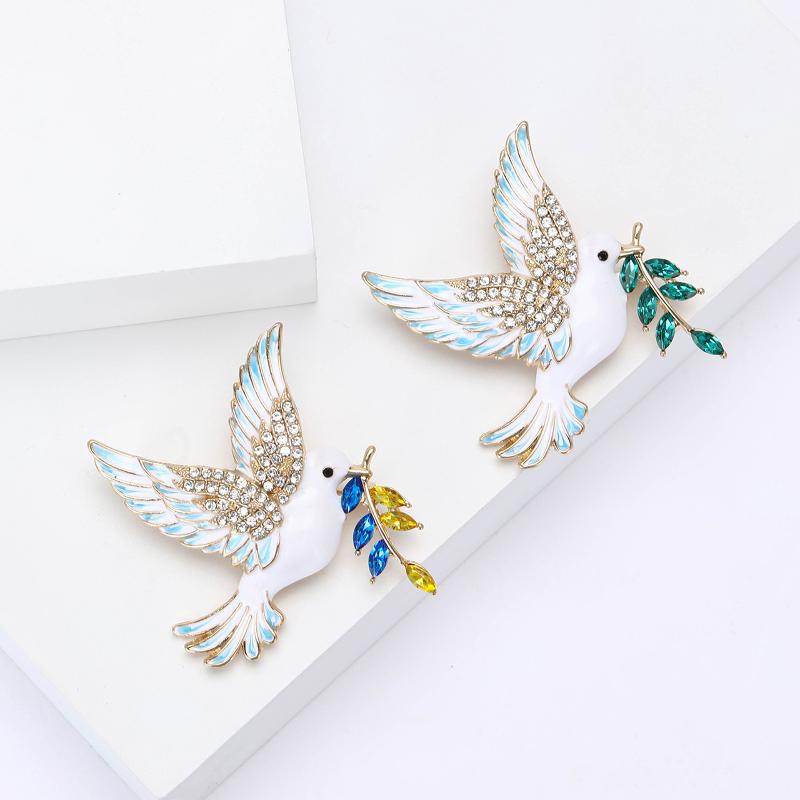 Pigeon Brooch Fashion Accessory Women Bird Wing Brooch Pin Sparkling Rhinestone Pigeon Corsage Retro Style Clothing Accessories